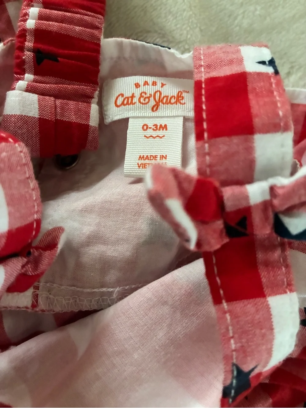 2 outfits 0-3 months one-piece rompers Carters and cat & jack